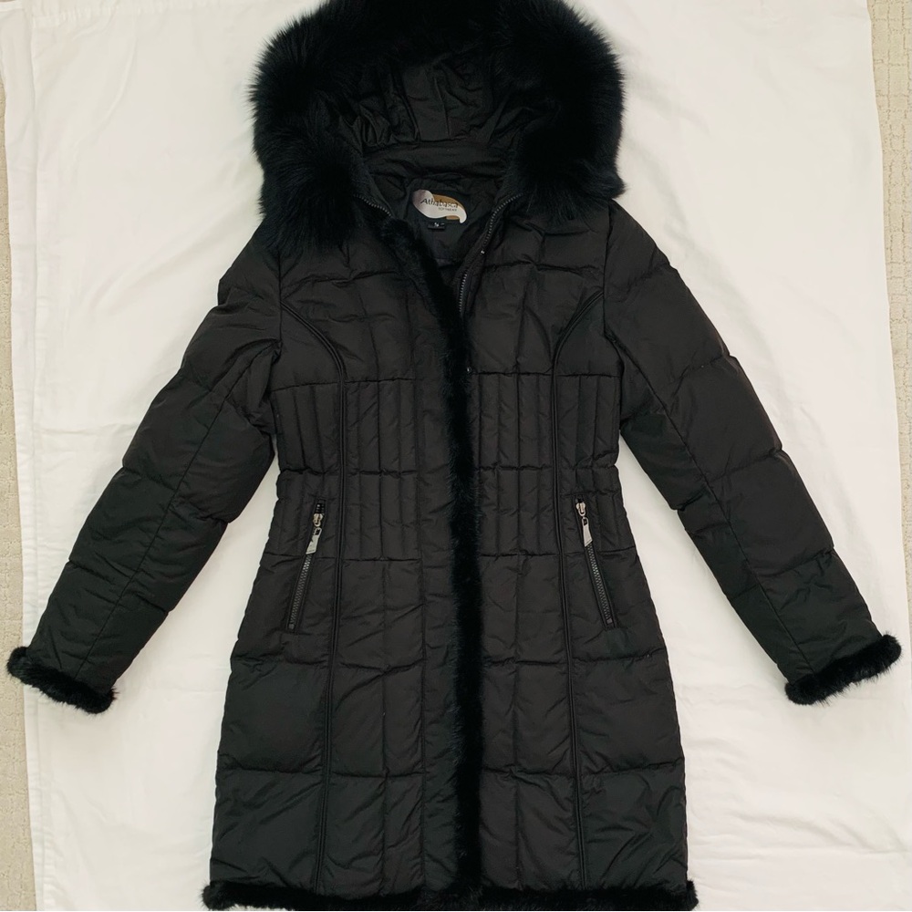 Canada Down-filled coat trimmed in mink. Black size S/P. Hood removable fox trim